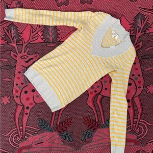 lei Gray Sweater with Yellow Stripes